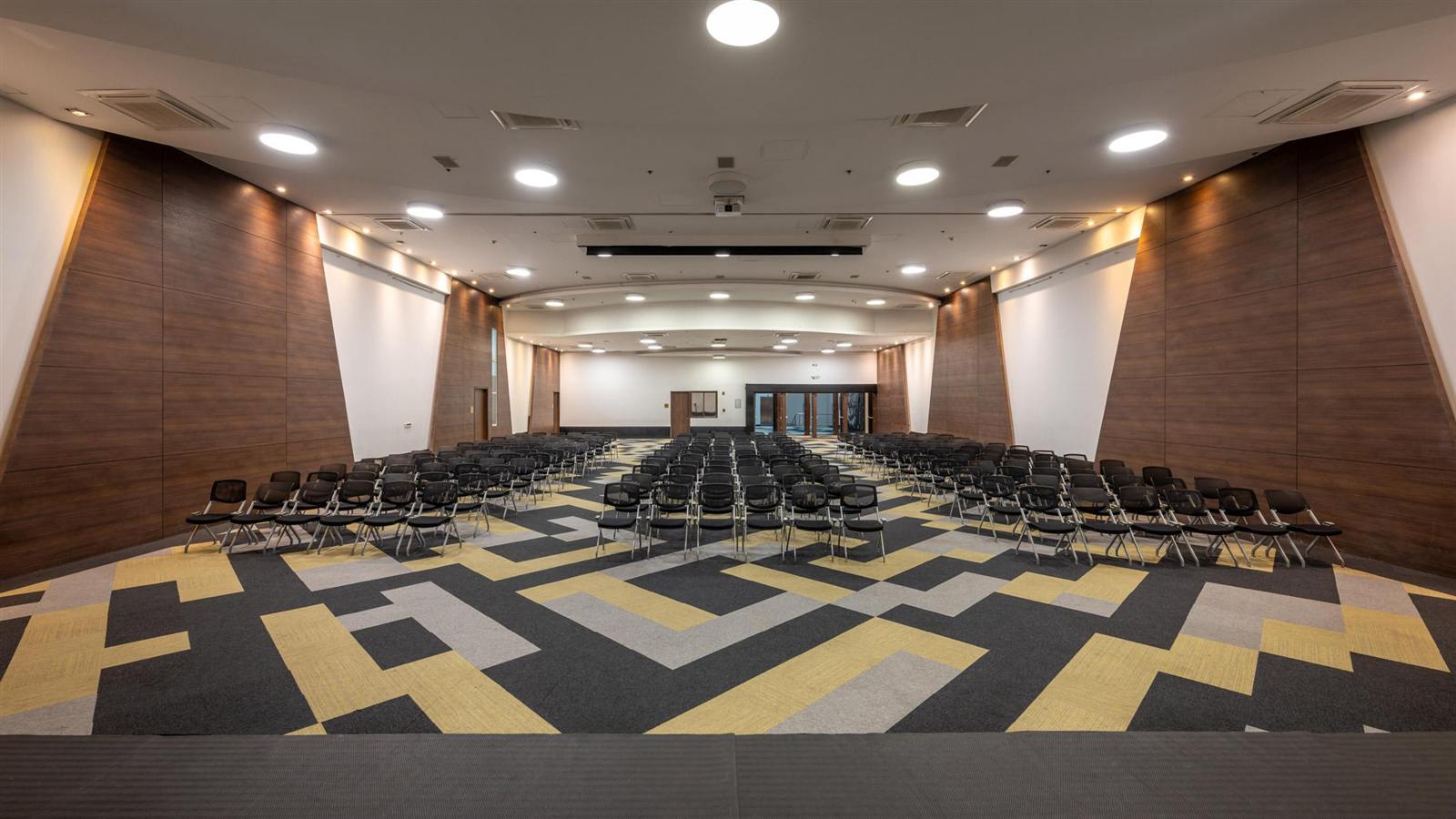 Sal&oacute;n Dorado con montaje auditorio